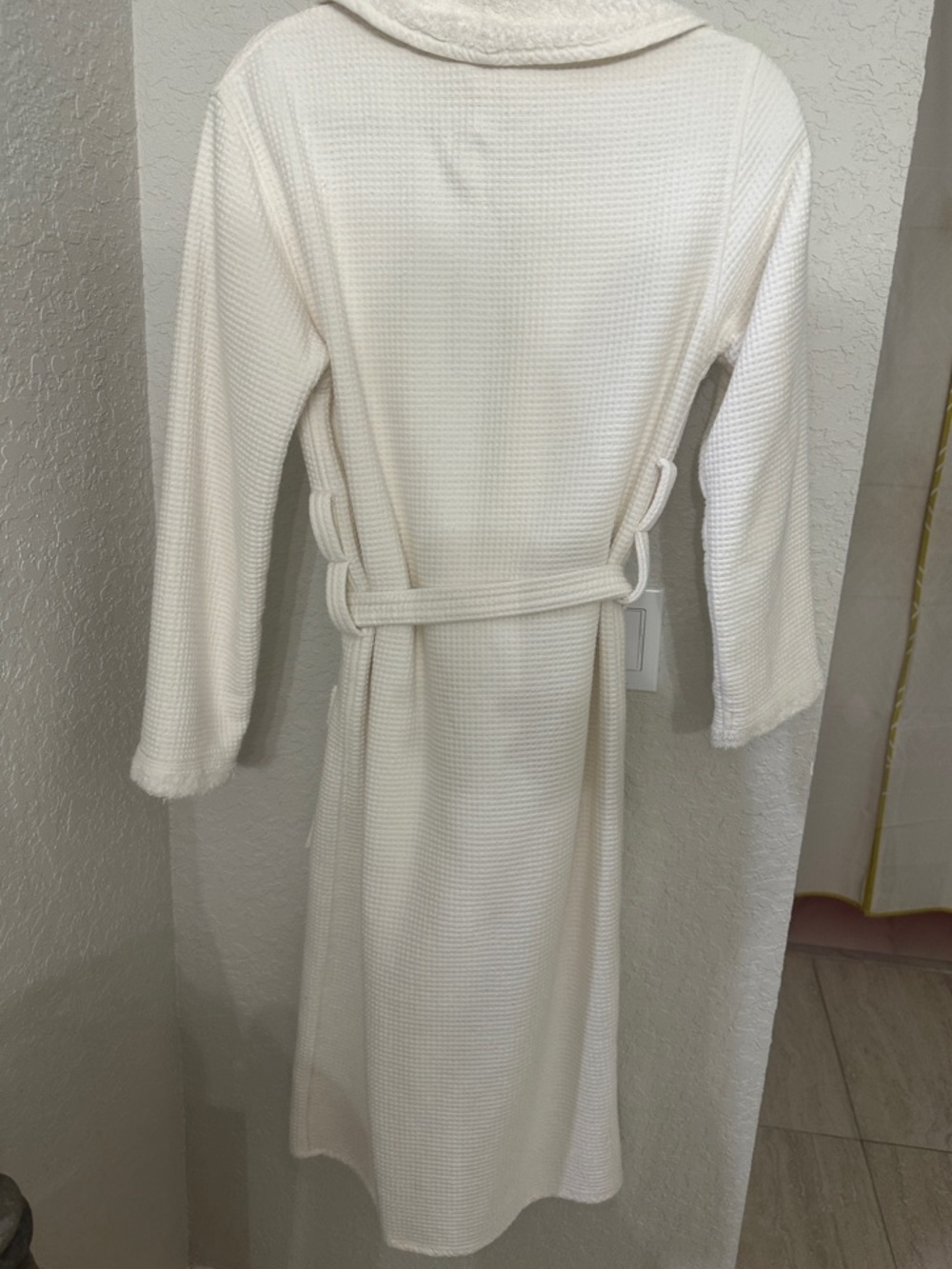 Women's Cream Waffle Robe with Plush Shawl Collar - Picture 4 of 5